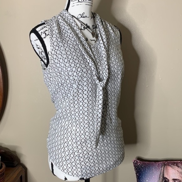 Apt 9 Classy sleeveless work dress top Like new size small - Picture 2 of 6